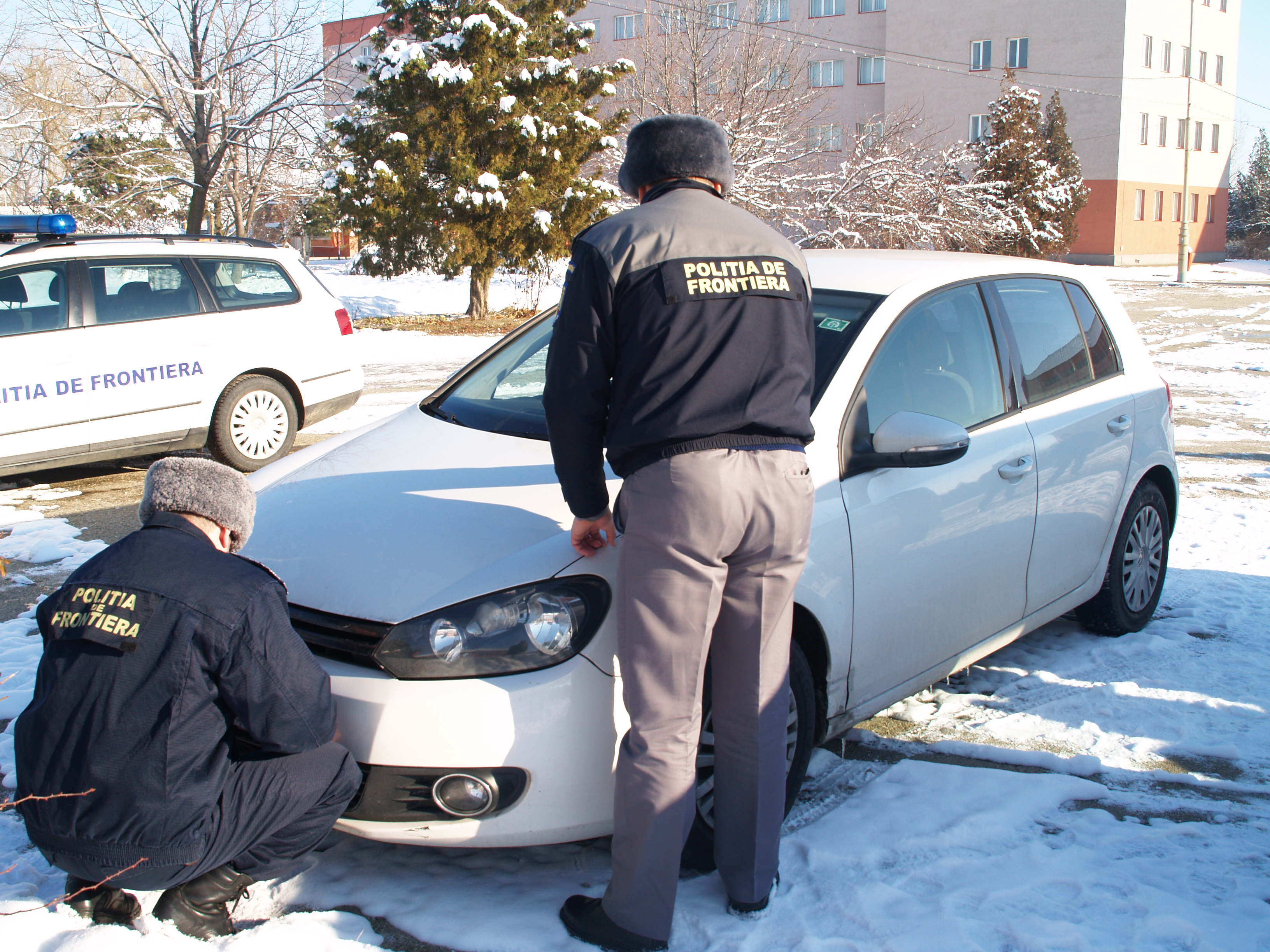 Autoturism căutat de autorităţile române, indisponibilizat de poliţiştii de  frontieră mehedinţeni