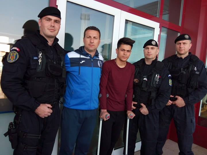 Un jandarm mehedințean a participat la meciul caritabil pentru ajutorarea unui tânăr fotbalist