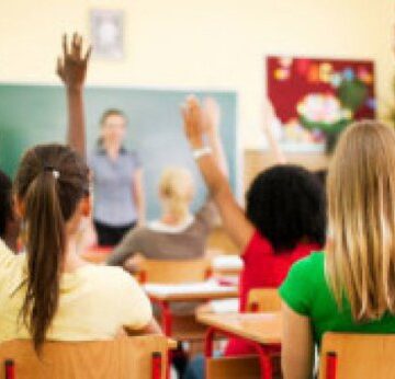Începând de luni, 3 ianuarie 2022, începe școala pentru clasele din învățământul gimnazial, liceal, profesional și postliceal