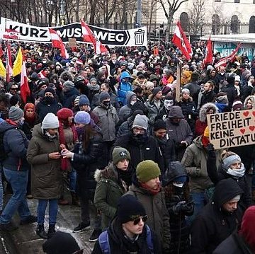 Austria se ridică împotriva dictaturii sanitare. Armata și Poliția se solidarizează cu cetățenii și vor participa ca protestatari la marea manifestație de sâmbătă de la Viena. VIDEO Austria se ridică împotriva dictaturii sanitare. Armata și Poliția se solidarizează cu cetățenii și vor participa ca protestatari la marea manifestație de sâmbătă de la Viena. VIDEO